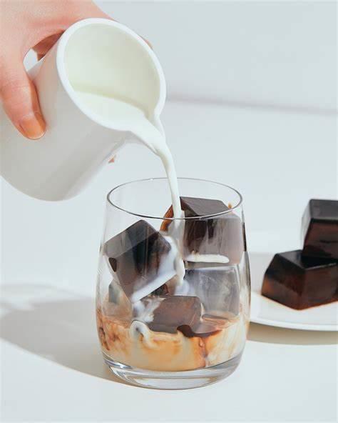 普遍認為的去冰是完全沒冰還是會有小碎冰?原PO表示訂購飲料才知道原來「去冰,跟不要冰」意思大不相同 | 爆料公社