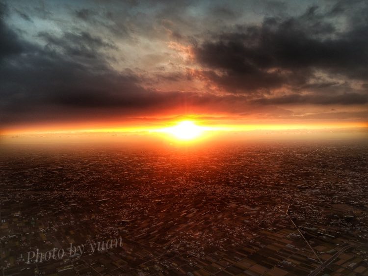 IOS終於可以用了,來PO個昨天傍晚拍的夕陽照片壓壓驚⋯⋯ - 爆廢公社 | 爆料公社