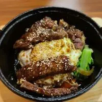 除了吃還是吃
