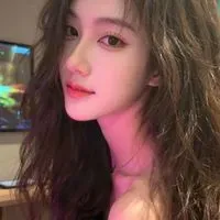 一邊流淚一邊處理事情的可愛女人