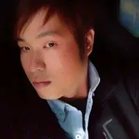 尾溜夾到門
